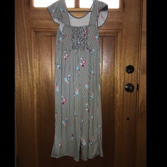 Never worn black and white floral jumpsuit - Picture 2 of 3